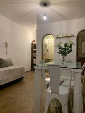 MONOAMBIENTE AMPLIO Y LUMINOSO - En zona céntrica - Estadía MÍNIMA NOCHES